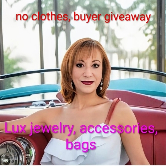 Handbags - 3 Pm Luxury Share Show. Come Join Me Tonite. Cheers😁